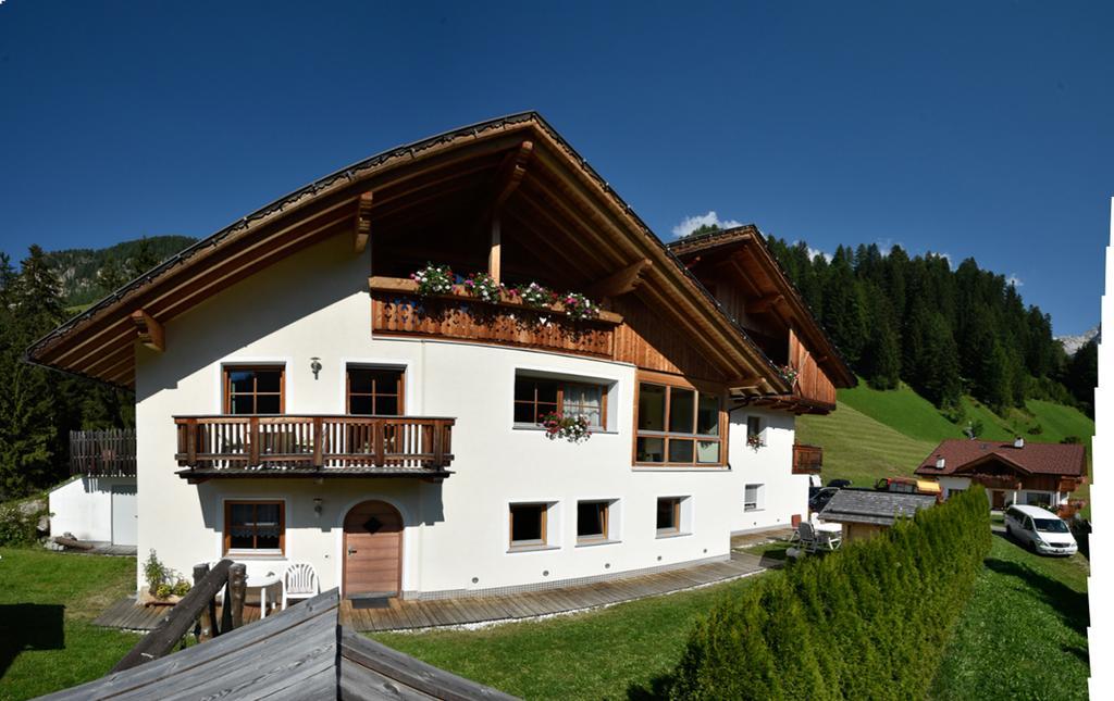 Ferienwohnung Ciasa Mirio' Wengen Exterior foto